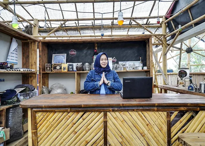 OYO Homes 90914 Eco Tourism Desa Cipada Bukit Senyum Homestay Syariah Jakarta
